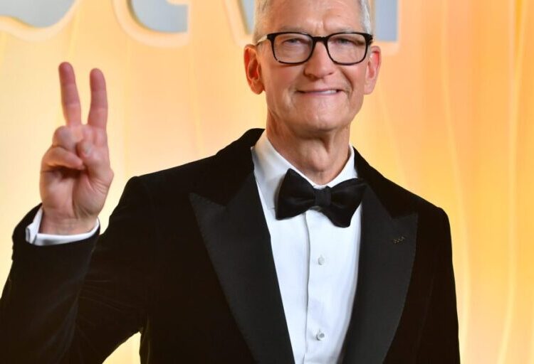 Apple CEO Tim Cook out-earns the average American’s salary in just 7 hours—to put that into context, he could buy a new $439,000 home in just 2 days
