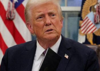 ‘You’re obviously a sycophant!’ Trump snaps over Obamacare question