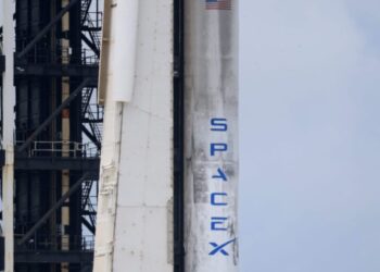 SpaceX sets $800 billion valuation, confirms 2026 IPO plans