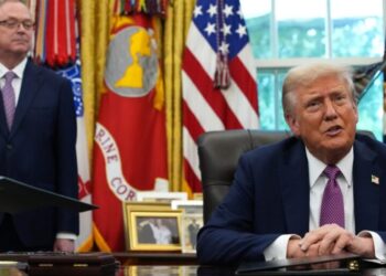 Kevin Hassett says he’d be happy to talk to Trump everyday as Fed chair, but the president’s opinion would have ‘no weight’ on the FOMC