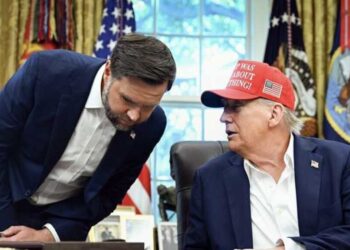 Trump blows off JD Vance crisis meeting by telling rambling golf stories: report