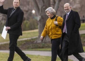 Elon Musk an ‘odd, odd duck’ and JD Vance a ‘conspiracy theorist for a decade’: What Trump’s right-hand woman really thinks