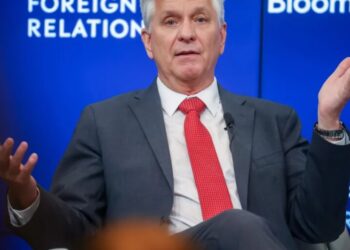 Fed chair contender Christopher Waller says weak jobs data is strengthening the case for more rate cuts: ‘AI is stalling hiring’