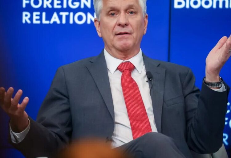 Fed chair contender Christopher Waller says weak jobs data is strengthening the case for more rate cuts: ‘AI is stalling hiring’