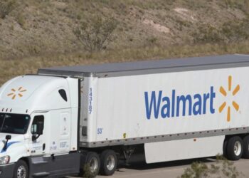 Walmart’s women truckers surge thanks to $115,000 starting pay and other perks bringing in nontraditional candidates