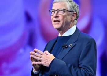 House Democrats release more Epstein photos, including Bill Gates and a dinner full of wealthy philanthropists