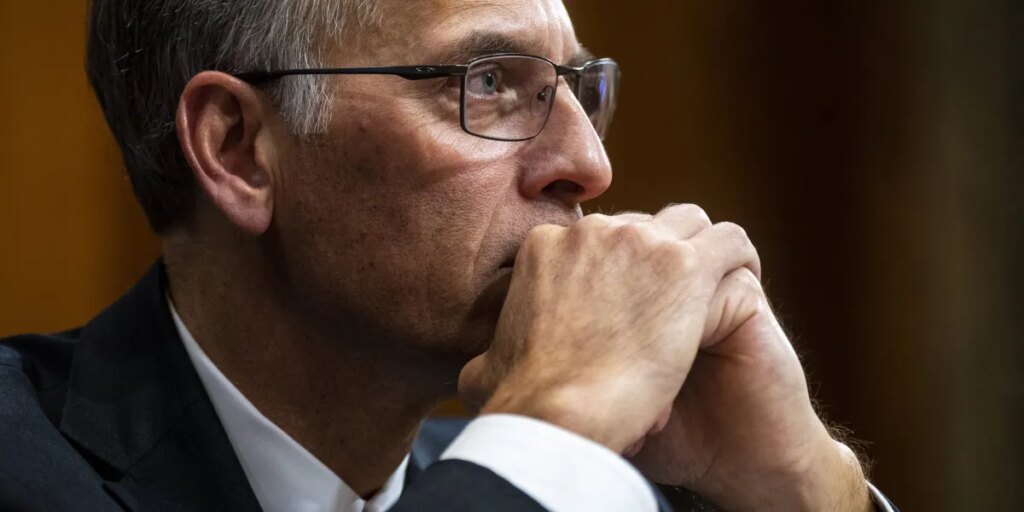 Sneaking unemployment rate means the U.S. economy is inching closer to a key recession indicator, says Moody’s