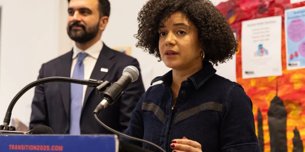 Top advisor to Zohran Mamdani resigns over antisemitic old tweets despite now being married to a Jewish man and having Jewish children