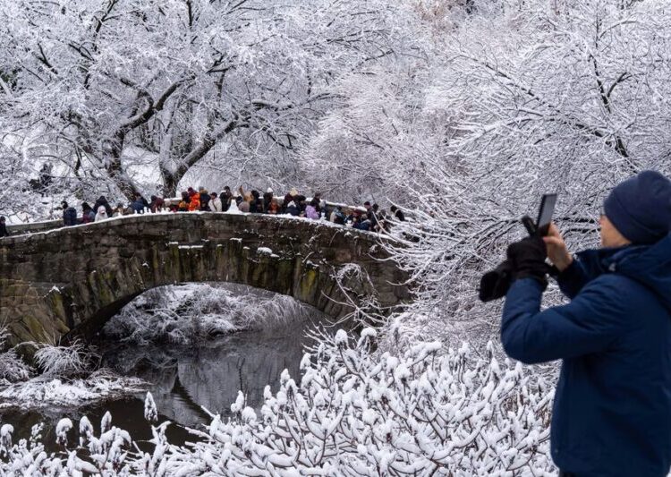 Photos of the Week: London Fog, Scooter Blankets, Giant Snowman