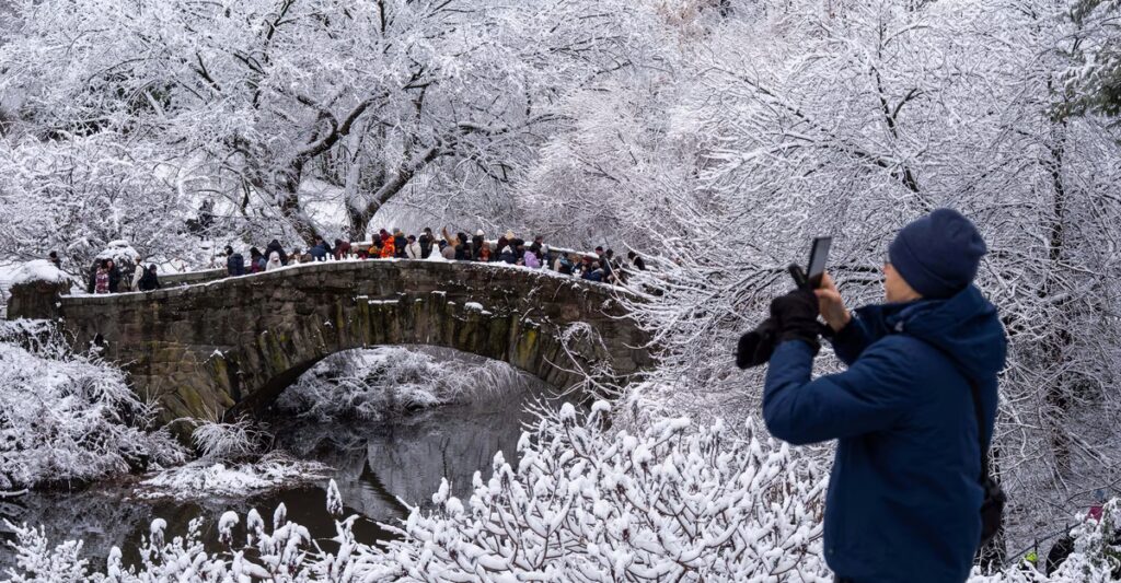 Photos of the Week: London Fog, Scooter Blankets, Giant Snowman