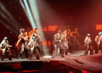Robots Tear Up Stage as Backup Dancers