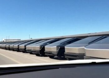 SpaceX Is Buying Up an Unfathomable Number of Cybertrucks