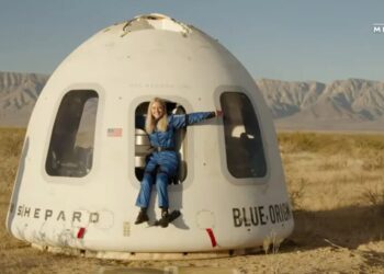 Paraplegic engineer becomes the first wheelchair user to blast into space — laughing all the up, while on board a Blue Origin rocket