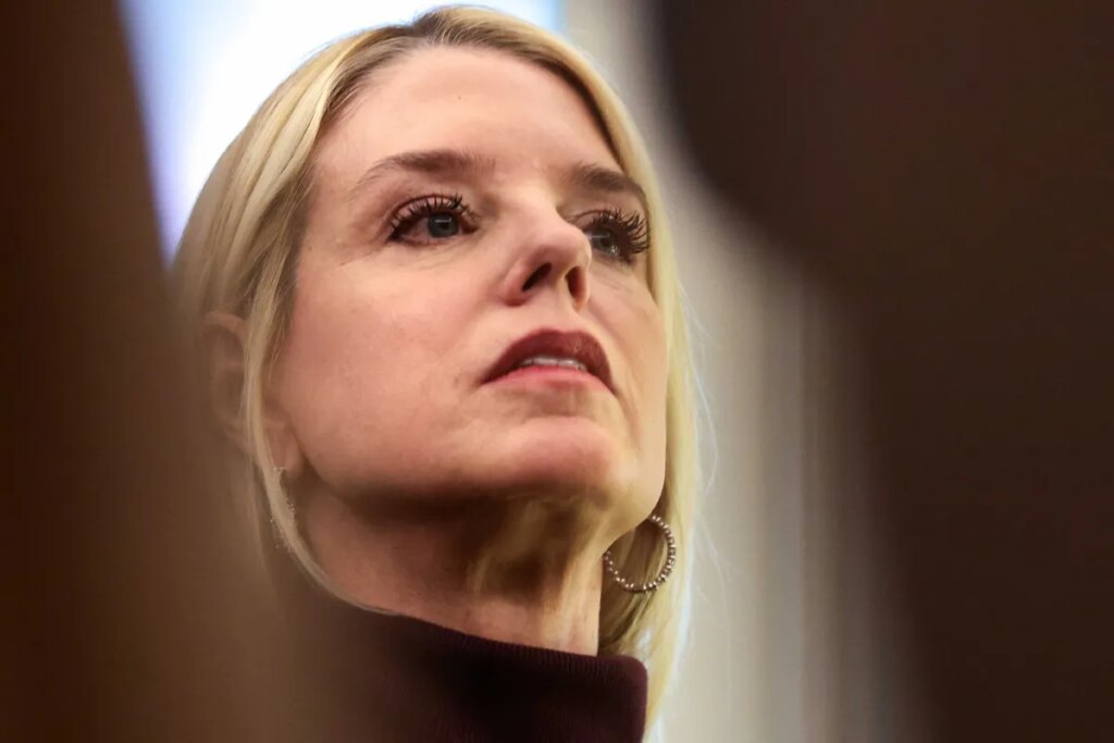 Bipartisan group of lawmakers floats plan to ‘fine Pam Bondi every day’ over Epstein files