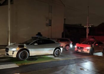 Waymos froze, blocked traffic during San Francisco power outage