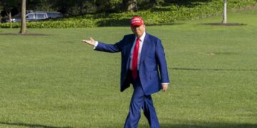 Trump team triples bonus to $3,000 for migrants who self-deport