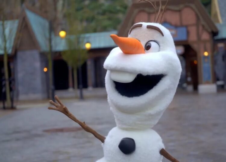 Disney’s Robot Olaf Is a Straight Up Nightmare