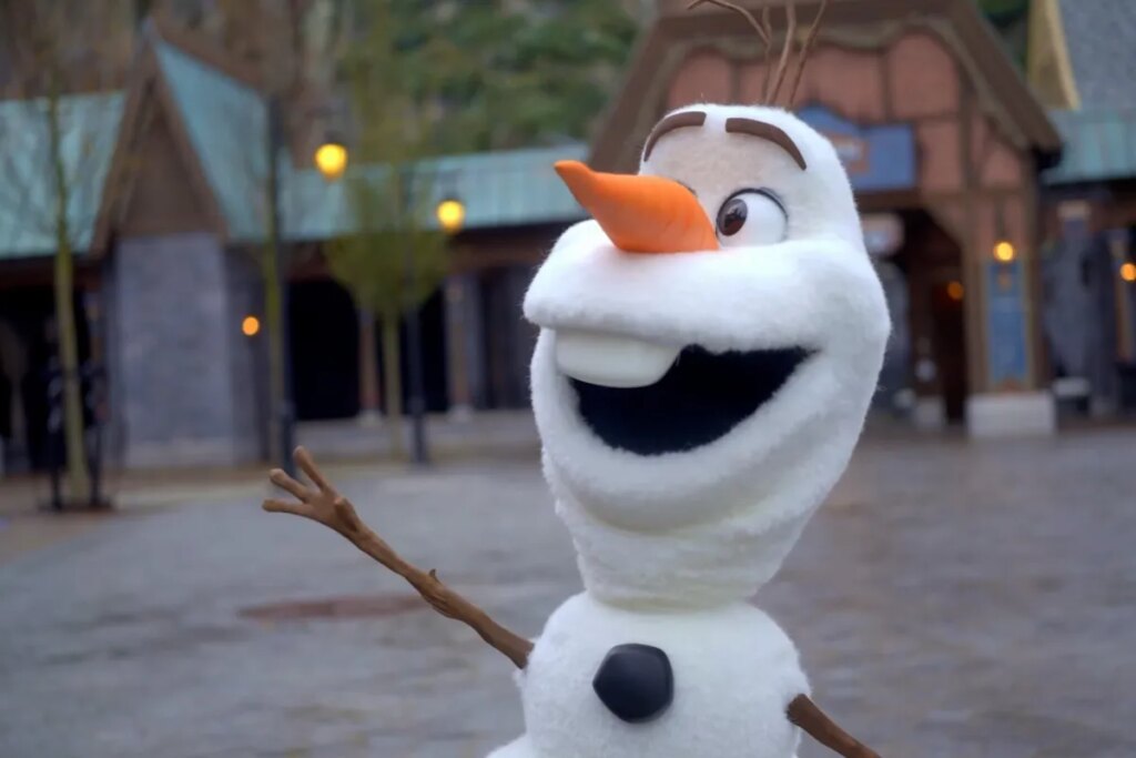 Disney’s Robot Olaf Is a Straight Up Nightmare