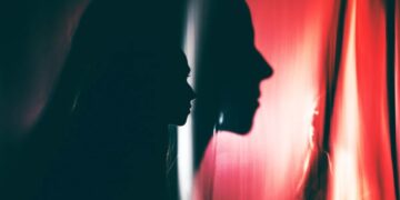 Woman Suffers AI Psychosis After Obsessively Generating AI Images of Herself