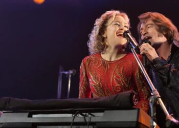 The Inspiring True Story Behind Song Sung Blue