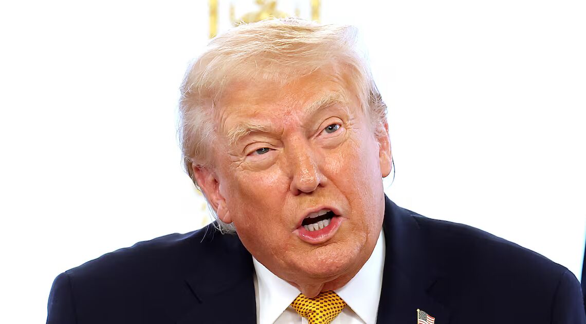 Trump Plots Desperate Mar-a-Lago Summits to Save Flailing Peace Deals