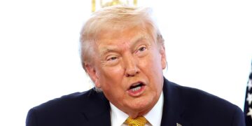 Trump Plots Desperate Mar-a-Lago Summits to Save Flailing Peace Deals