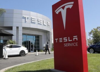 Tesla Model 3 sedans face federal safety probe over hidden emergency releases