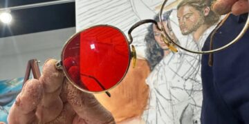 Meet a colorblind painter who’s been using special glasses since the 1980s to see nearly two-thirds of the spectrum