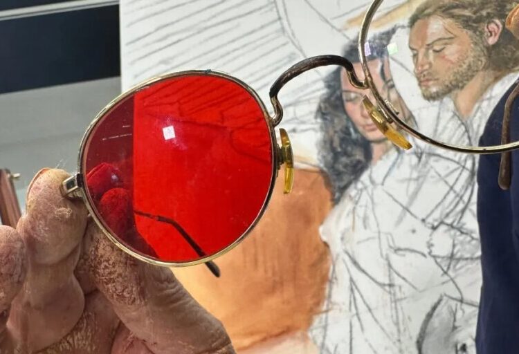 Meet a colorblind painter who’s been using special glasses since the 1980s to see nearly two-thirds of the spectrum