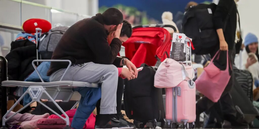 Winter storm cancels more than 1,000 flights in the Northeast and Great Lakes regions as state of emergency declared in N.Y., N.J.