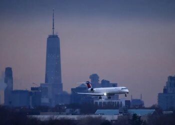 Thousands of Flights Delayed as Winter Storm Sweeps the U.S.