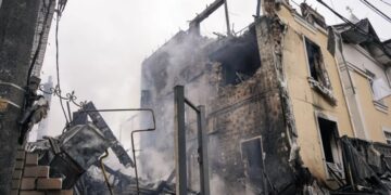 Russia Bombards Kyiv as Zelensky Prepares for Talks With Trump