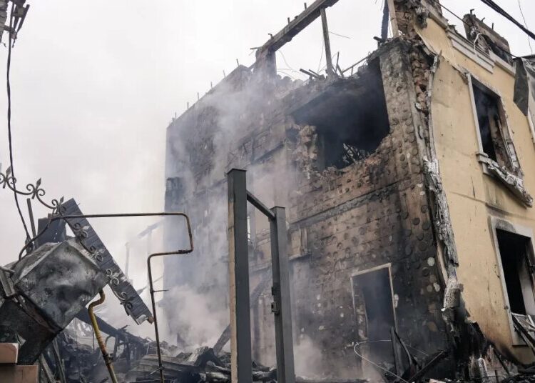 Russia Bombards Kyiv as Zelensky Prepares for Talks With Trump