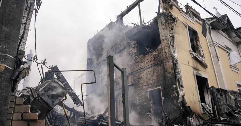 Russia Bombards Kyiv as Zelensky Prepares for Talks With Trump