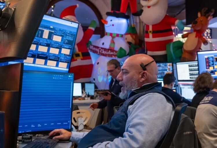 Brutal year for stock picking spurs trillion-dollar fund exodus