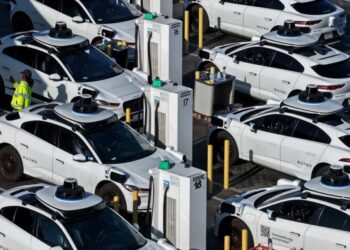 Days After Mass Bricking Event, Waymo Fleet Shuts Down Again