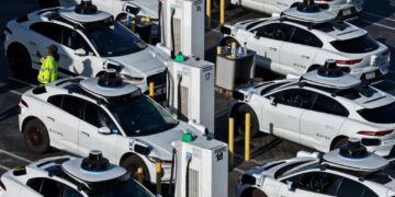 Days After Mass Bricking Event, Waymo Fleet Shuts Down Again