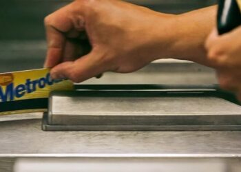 The retirement of this notoriously finicky card marks the end of an era for one of the world’s oldest and largest transit systems