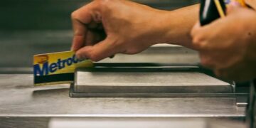 The retirement of this notoriously finicky card marks the end of an era for one of the world’s oldest and largest transit systems