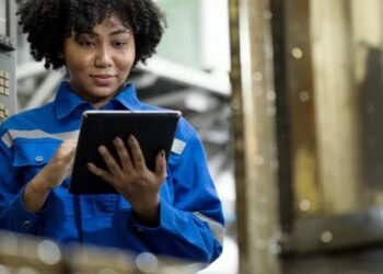 Here are the top 15 highest-paying jobs that don’t require a college degree: from detectives to flight attendants