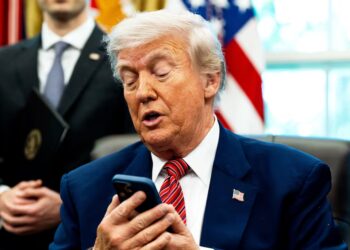 Confused Trump, 79, Boosts Foreign Trolls Posing as MAGA in Holiday Posting Spree