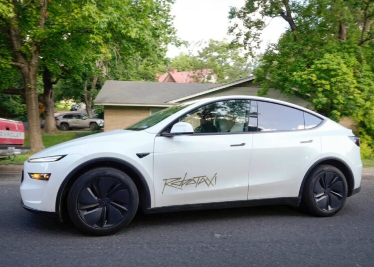 It’s Starting to Feel a Lot Like Tesla’s Robotaxi Program Is Mostly Smoke and Mirrors