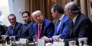 GOP ‘waiting for Trump to die or quit’ as midterm blowout looms: analyst