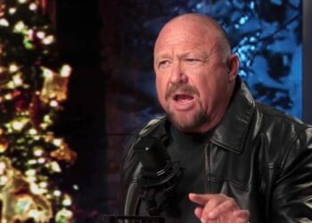 ‘Bondi’s all panicking’: Alex Jones threatens to surround White House with 5,000 people