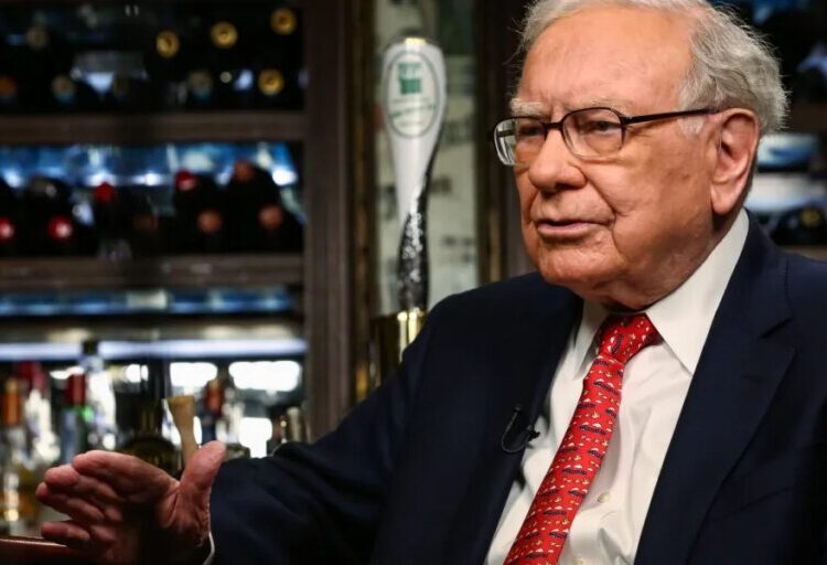 Warren Buffett’s career advice to young professionals is to ‘hang out with people better than you’