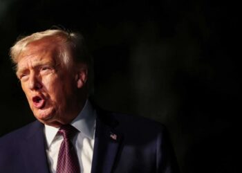 This shameless stunt shows yet another GOP governor putting his state second to Trump​