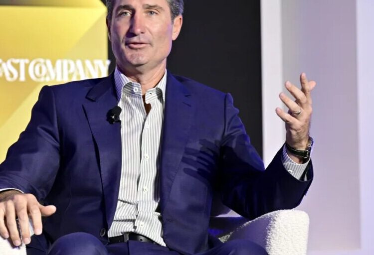Starbucks CEO Brian Niccol says a Reddit thread about people interviewing at the company convinced him his ‘Back to Starbucks’ plan is working