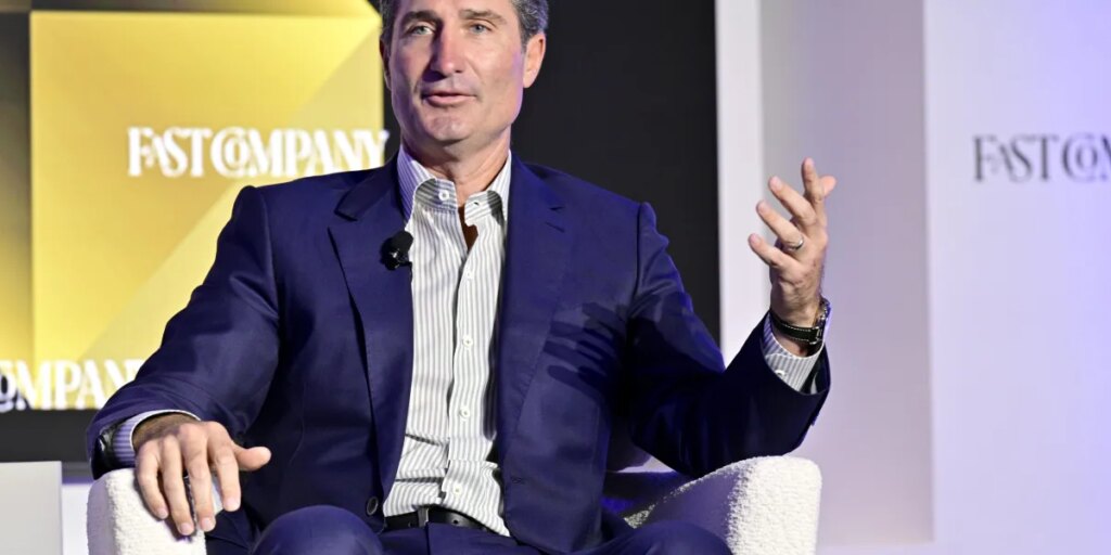 Starbucks CEO Brian Niccol says a Reddit thread about people interviewing at the company convinced him his ‘Back to Starbucks’ plan is working