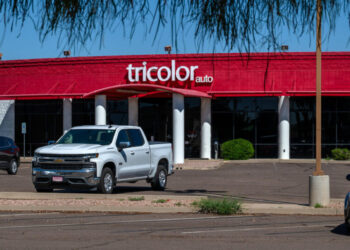 Executives at Subprime Auto Lender Are Charged With Fraud