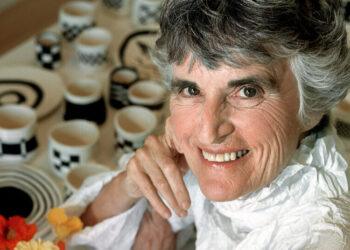 Sue Bender, Who Wrote About Living With the Amish, Dies at 91